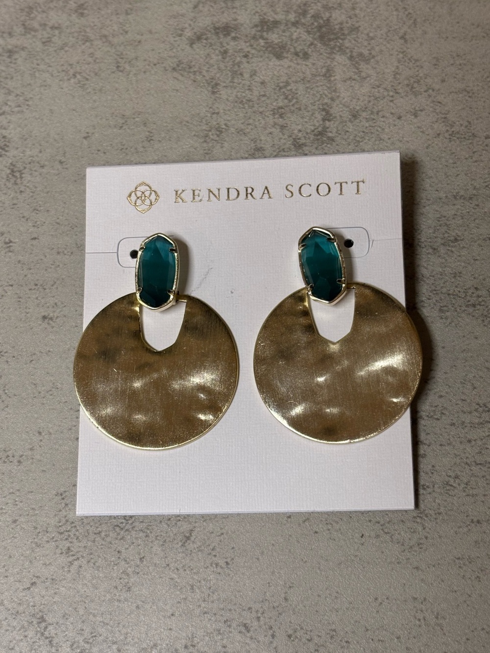 Kendra Scott Deena Gold Hoop Earrings in Emerald Cat’s Eye - Picture 2 of 8